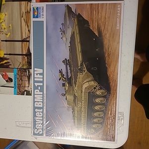 BRAND NEW 1/35 scale Russian BMP military model